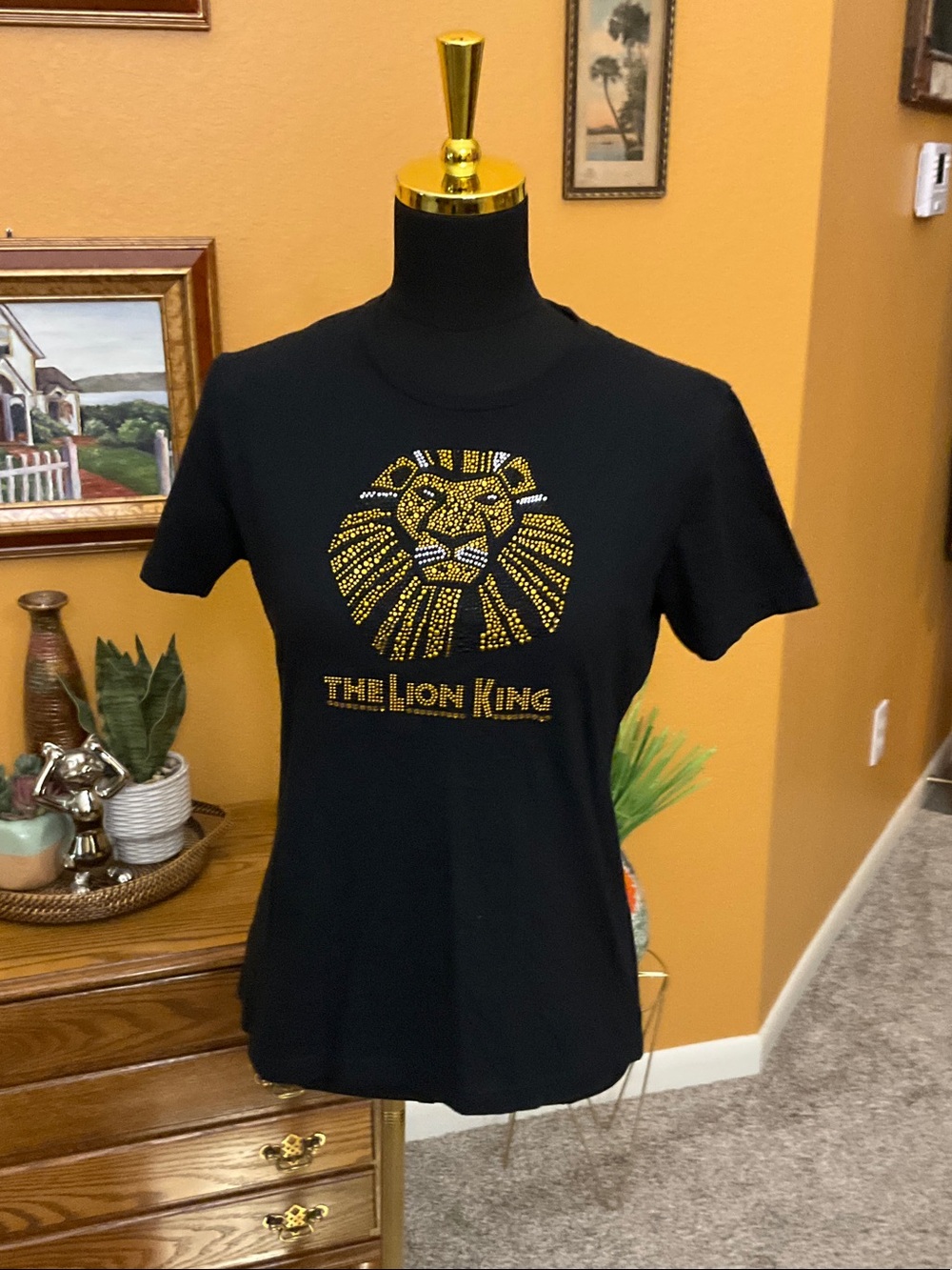 Women’s Size Large The Lion King Embellished Tee, Beautiful!
